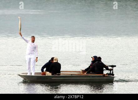 Tarbes, France. 19 mai 2024. © PHOTOPQR/LA DEPECHE DU MIDI/JEAN PATRICK LAPEYRADE ; HAUTES PYRÉNÉES ; 19/05/2024 ; PASSAGE DE LA FLAMME OLYMPIQUE au lac DE L'ARRET DARRE Sud Ouest de la France, 19 mai 2024 relais de la flamme olympique. *** Légende locale *** crédit : MAXPPP/Alamy Live News Banque D'Images