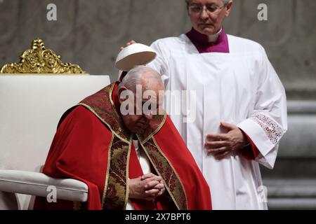 19 mai 2024 - LE PAPE FRANÇOIS préside la messe de Pentecôte en prévoyant la basilique Pierre au Vatican - État de la Cité du Vatican © EvandroInetti via ZUMA Wire (Credit image : © Evandro Inetti/ZUMA Press Wire) USAGE ÉDITORIAL SEULEMENT! Non destiné à UN USAGE commercial ! Banque D'Images