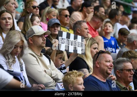 ALMELO - Heracles supporter lors du match néerlandais Eredivisie entre Heracles Almelo et Fortuna Sittard au stade Erve Asito le 19 mai 2024 à Almelo, pays-Bas. ANP COR LASKER Banque D'Images