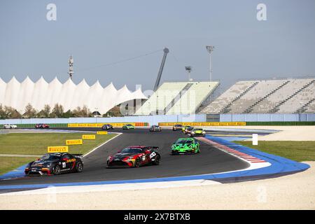 46 BRICHE Julien (fra), NAVARRO Jean-Laurent (fra), JSB Competition, Porsche 718 Cayman GT4 RS CS, action 07 Safranov Stanislav (nd), VAINTRUB Aleksandr (nd), Mirage Racing Aston Martin Vantage AMR GT4 Evo, action lors de la 2ème manche de la série européenne GT4 2024 propulsée par Rafa Racing Club sur le Misano World circuit Marco Simoncelli, du 17 au 19 mai 2024 à Misano Adriatico, Italie Banque D'Images