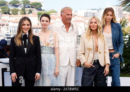 Sienna Miller, Kevin Costner, Ella Hunt und Wase Chief BEI der Premiere