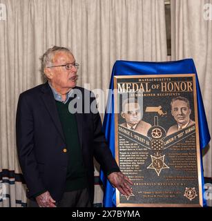 Présentation de la plaque commémorant les récipiendaires de la médaille d'honneur américaine, George L. Street III et Lawson 'Red' Ramage, qui sera exposée dans le nouveau submar Banque D'Images