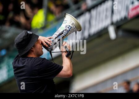 Almelo, pays-Bas. 19 mai 2024. ALMELO, PAYS-BAS - 19 MAI : supporter d'Heracles Almelo lors du match néerlandais Eredivisie entre Heracles Almelo et Fortuna Sittard à l'Erve Asito le 19 mai 2024 à Almelo, pays-Bas. (Photo de René Nijhuis/Orange Pictures) crédit : Orange pics BV/Alamy Live News Banque D'Images