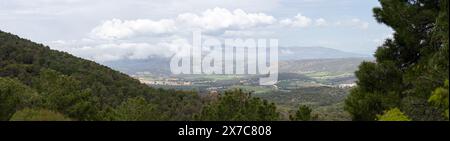 Paysages merveilleux sur le sentier de randonnée au sommet de Maroma de el Robledal, Sierra Tejeda, Espagne Banque D'Images