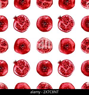 Motif sans couture de grenade aquarelle avec des fruits rouges exotiques sur fond blanc. Design dessiné à la main pour les cosmétiques, spa, jus de grenade, santé Banque D'Images
