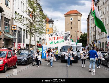 Des milliers de personnes se sont rassemblées à la Nakba-Demo le 18 mai 2024 à Munich, en Allemagne. Parmi les appels, ils réclament : ' un arrêt du génocide à Gaza ', protestent contre ' le déplacement continu ' et demandent ' un droit au retour '. (Photo Alexander Pohl/Sipa USA) Banque D'Images