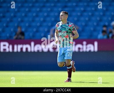 Turf Moor, Burnley, Lancashire, Royaume-Uni. 19 mai 2024. Premier League Football, Burnley contre Nottingham Forest ; Josh Cullen de Burnley pendant l'échauffement crédit : action plus Sports/Alamy Live News Banque D'Images