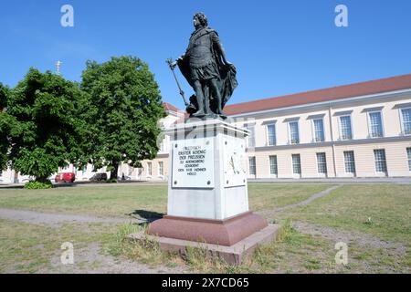 Friedrich 1, roi de Prusse - copie moderne d'une statue d'Andreas Schlüter au Schloss Charlottenburg Banque D'Images