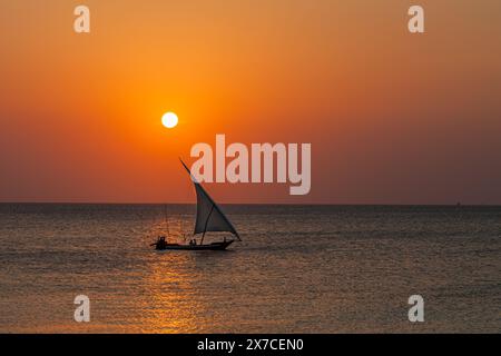 Tanzanie, Zanzibar, Ras Nungwi, coucher de soleil classique de Zanzibar Banque D'Images