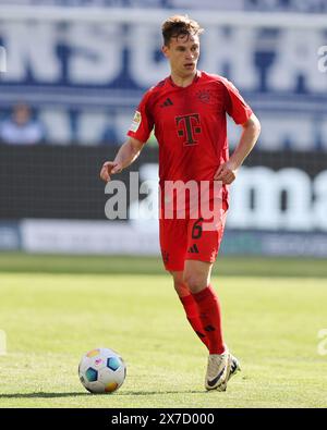 SINSHEIM, ALLEMAGNE - 18 MAI : Joshua Kimmich du Bayern Muenchen contrôle le ballon lors du match de Bundesliga entre le TSG Hoffenheim et le FC Bayern München à la PreZero-Arena le 18 mai 2024 à Sinsheim, en Allemagne. © diebilderwelt / Alamy Stock Banque D'Images