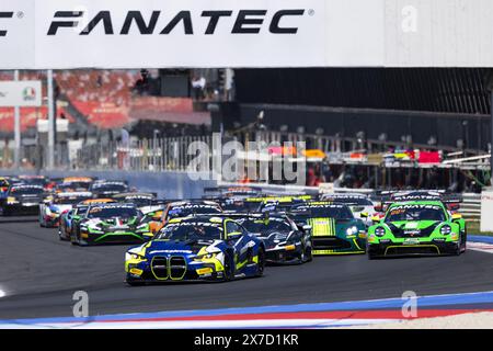 Départ, 46 MARCIELLO Raffaele (SWI), MARTIN Maxime (bel), ROSSI Valentino (ita), Team WRT BMW M4 GT3, action 14 LAPPALAINEN Konsta (fin), Green Ben (gbr, Emil Ferry, Ferrari 296 GT3, action 54 SAGER Philipp (aut), DIENST Marvin (ger), MOURA DE OLIVEIRA Guilherme (PRT), Dinamic GT, Porsche 911 GT3 R (992), action lors de la 3ème manche de la 2024 GT World Challenge Sprint Cup sur le circuit mondial de Misano Marco Simoncelli, du 17 au 19 mai 2024 à Misano Adriatico, Italie Banque D'Images