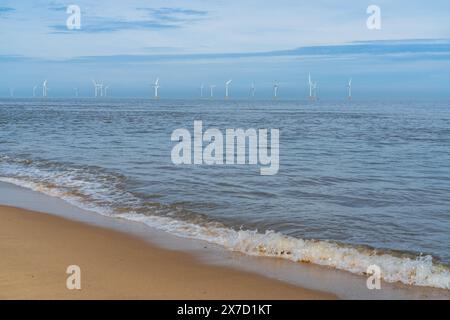 Éoliennes offshore en mer du Nord au large des côtes de Norfolk au Royaume-Uni Banque D'Images