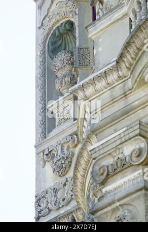 Décorations de style baroque sur la façade du Pavillon Kucuksu, le palais du Sultan construit près du Bosphore à Istanbul, en Turquie Banque D'Images