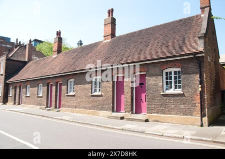 Village Almshouses, Highgate, Londres, Royaume-Uni - fondée au 17ème siècle par Sir John Wollaston, mais gravement délabrée, les Almshouses ont été rebult en 1722. Banque D'Images