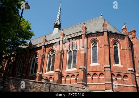 Highgate School Chapel ; Highgate Village, Londres, Royaume-Uni. Highgate School, anciennement Sir Roger Cholmeley's School à Highgate, est une école mixte, Fee-cha Banque D'Images