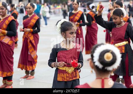 Londres, Royaume-Uni 18 mai 2024 les danseurs tamouls sri-lankais se préparent, dans le cadre de la Journée du souvenir de Mullivaikkal, à se souvenir des personnes tuées au cours des dernières étapes de la guerre civile et du génocide sri-lankais. Banque D'Images