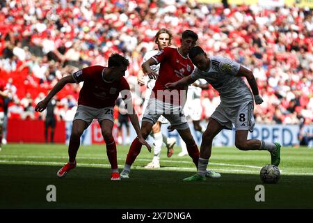 Stade de Wembley, Londres le dimanche 19 mai 2024. Klaidi Lolos de Crawley Town sur le ballon lors du match final Play Off de Sky Bet League 2 entre Crawley Town et Crewe Alexandra au stade de Wembley, Londres, dimanche 19 mai 2024. (Photo : Tom West | mi News) crédit : MI News & Sport /Alamy Live News Banque D'Images