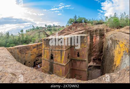 Église ortodoxe en forme de croix monolithique taillée dans la roche de Saint George, Lalibela, région d'Amhara, Ethiopie. Banque D'Images