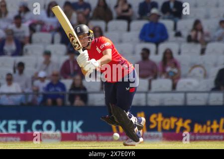 Leeds, 19 mai 2024. Alice Capsey battant pour l'Angleterre féminine contre le Pakistan dans un match international de la série T20 à Headingley, Leeds. Crédit : Colin Edwards/Alamy Live News Banque D'Images