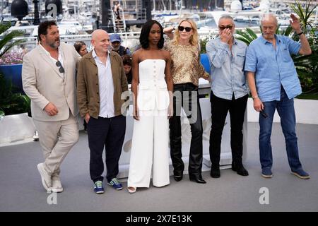 Cannes, France. 19 mai 2024. Denis Menochet, Rolando Ravello, Nikki Amuka-Bird, Cate Blanchett, Roy Dupuis et Charles Dance assistent au Photocall ''Rumours'' lors de la 77e édition du Festival de Cannes au Palais des Festivals le 19 mai 2024 à Cannes, France. (Photo de Daniele Cifala/NurPhoto) crédit : NurPhoto SRL/Alamy Live News Banque D'Images