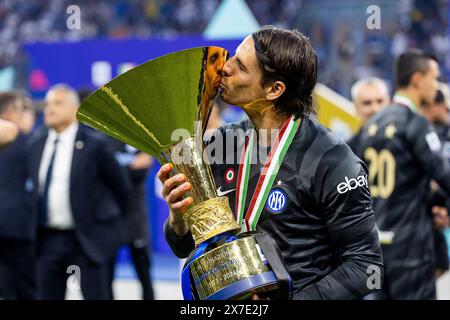 Yann Sommer célèbre la série A Scudetto à la fin du match de série A TIM entre le FC Internazionale et le SS Lazio au stade Giuseppe Meazza de Milan, Italie, le 19 mai 2024 Banque D'Images