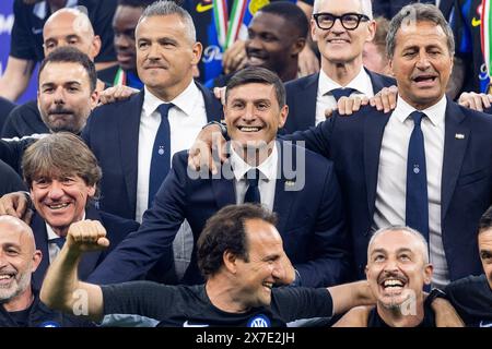 Javier Zanetti célèbre la série A Scudetto à la fin du match de série A TIM entre le FC Internazionale et le SS Lazio au stade Giuseppe Meazza de Milan, Italie, le 19 mai 2024 Banque D'Images