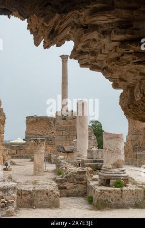 Les ruines archéologiques des Thermes d'Antonin, les thermes d'Antonin, le plus grand complexe thermal romain construit en Afrique, une partie de la ville phénicienne ruinée de Carthage, Tunis, Tunisie. Banque D'Images