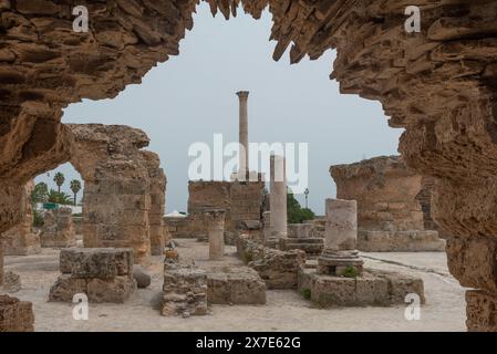 Carthage, Tunisie. 17 mai 2024. Les ruines archéologiques des Thermes d'Antonin, les thermes d'Antonin, le plus grand complexe thermal romain construit en Afrique, une partie de la ville phénicienne ruinée de Carthage, Tunis, Tunisie. (Crédit image : © John Wreford/SOPA images via ZUMA Press Wire) USAGE ÉDITORIAL SEULEMENT! Non destiné à UN USAGE commercial ! Banque D'Images