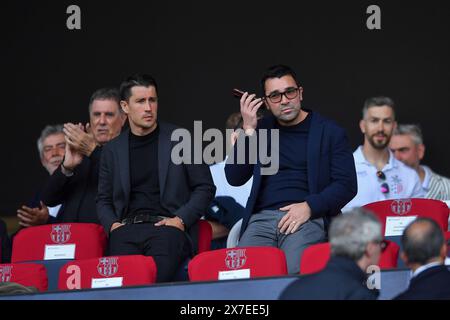 Barcelone, ESP. 19 mai 2024. FC BARCELONE VS RAYO VALLECANO. 19 mai 2024 Bojan Krkic (à gauche) et Anderson Luis de Souza Deco avant le match entre le FC Barcelone et le Rayo Vallecano correspondant à la trente-sept journée de la Liga EA Sports au stade Olimpic Lluis Companys de Montjuïc à Barcelone, Espagne. Crédit : Rosdemora/Alamy Live News Banque D'Images