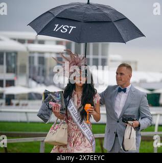 Baltimore, MD - 18 mai : Miss Williamsport USA est escortée au 149e Preakness Stakes à l'hippodrome de Pimlico. Banque D'Images