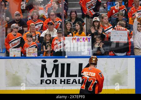 18 mai 2024 : les fans de Buffalo bandits encouragent leur équipe dans un match contre les Firewolves d'Albany. Les Buffalo bandits ont accueilli les Albany Firewolves dans le deuxième match de la finale de la National Lacrosse League au KeyBank Center à Buffalo, New York. (Jonathan Tenca/CSM) Banque D'Images