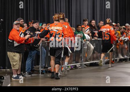 18 mai 2024 : les joueurs de Buffalo bandits saluent les fans avant un match contre les Firewolves d'Albany. Les Buffalo bandits ont accueilli les Albany Firewolves dans le deuxième match de la finale de la National Lacrosse League au KeyBank Center à Buffalo, New York. (Jonathan Tenca/CSM) Banque D'Images