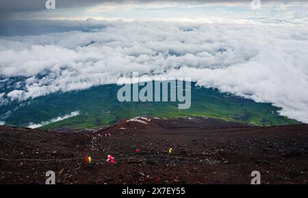 MT. Fuji, JAPON - 1er août 2016 : vue du sentier du Mont Fuji depuis le sommet. Banque D'Images