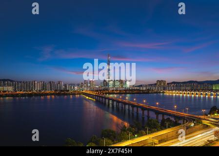 Horizon de séoul par la rivière Han en corée du Sud la nuit Banque D'Images