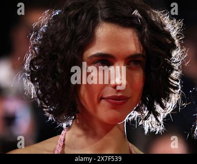Cannes, France. 19 mai 2024. L'actrice américaine Margaret Qualley arrive pour la projection du film 'The substance' à la 77ème édition du Festival de Cannes à Cannes, dans le sud de la France, le 19 mai 2024. Crédit : Gao Jing/Xinhua/Alamy Live News Banque D'Images