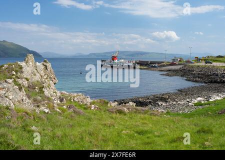 Kilchoan Ferry terminal, Ardnamurchan - petit Calédonien MacBrayne Kilhoan - Tobermorry Ferry Loche Linnhe chargement des passagers, Ardnamurchan, Écosse Banque D'Images