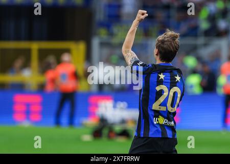 Milan, Italie. 19 mai 2024. Nicolo Barella du FC Internazionale célèbre son 20e titre de champion après le match de football de Serie A 2023/24 entre le FC Internazionale et le SS Lazio au stade Giuseppe Meazza, Milan, Italie, le 19 mai 2024 crédit : Agence photo indépendante/Alamy Live News Banque D'Images