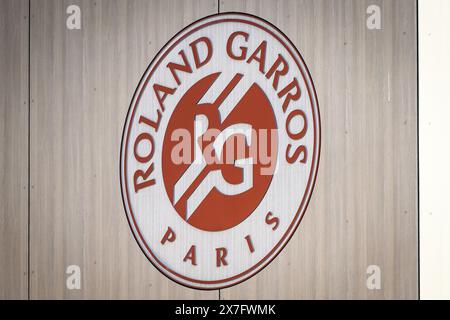 Paris, France, France. 20 mai 2024. Illustration du logo officiel de Roland Garros lors de Roland-Garros 2024, Open de France 2024, tournoi de tennis du Grand Chelem au stade Roland-Garros le 20 mai 2024 à Paris. (Crédit image : © Matthieu Mirville/ZUMA Press Wire) USAGE ÉDITORIAL SEULEMENT! Non destiné à UN USAGE commercial ! Banque D'Images