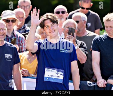 Broenderslev, Danemark. 20 mai 2024. Le prince héritier Christian court un mile pendant la course royale à Broenderslev, lundi 20 mai 2024. Royal Run est une course de fitness annuelle qui se déroule dans plusieurs villes danoises. La course a eu lieu pour la première fois le 21 mai 2018 à l'occasion du 50e anniversaire du roi, et la famille royale a participé à la course royale depuis lors. En 2024, il y a 95 106 inscrits pour la course de fitness qui se tient pour la sixième fois. (Photo : Henning Bagger/Ritzau Scanpix) crédit : Ritzau/Alamy Live News Banque D'Images