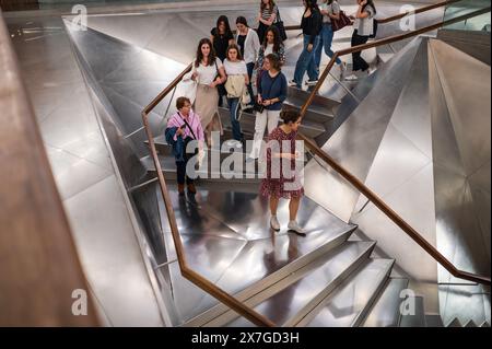 Escaliers intérieurs à CaixaForum, Madrid, Espagne Banque D'Images