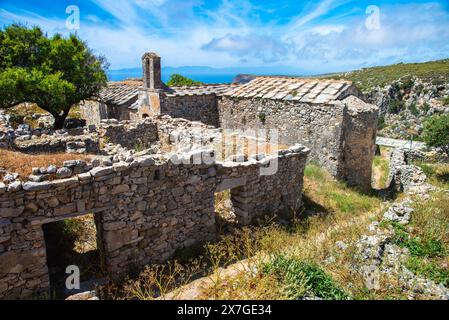 Kithira Kastro de Milopotamos Kato Chora Ioniennes, Grèce. Vieux château vénitien en mur de pierre, bâtiment abandonné, monument à Kythera. Banque D'Images