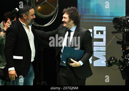 Madrid, Espagne. 19 mai 2024. Javier Milei (à droite), président argentin, et Santiago Abascal, président de Vox, lors de l'événement 'Viva 24' organisé par le parti populiste de droite Vox. Crédit : Cezaro de Luca/dpa/Alamy Live News Banque D'Images