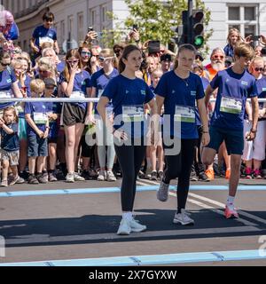 La princesse Isabella, la princesse Joséphine et le prince Vincent avant la One Mile Family Run lors de la Royal Run à Copenhague, lundi 20 mai 2024. Royal Run est une course de fitness annuelle qui se déroule dans plusieurs villes danoises. La course a eu lieu pour la première fois le 21 mai 2018 en l'honneur du 50e anniversaire du roi, et la famille royale a participé à la course royale depuis. En 2024, 95 106 participants au total se sont inscrits à la course de remise en forme qui se tient pour la sixième fois. (Photo : Thomas Traasdahl/Scanpix 2024) Banque D'Images