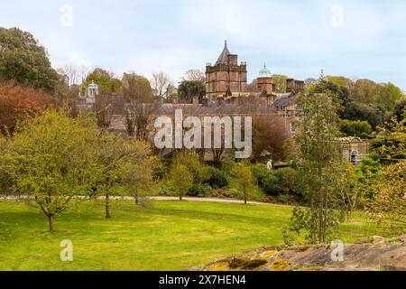 Vue de Holker Hall et jardins, Grange-over-Sands, dans le sud de Cumbria, près du bord du parc national du Lake District, Angleterre, Grande-Bretagne. Banque D'Images