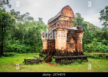 Ruines des temples hindous de Shaiva dans le centre du Vietnam Banque D'Images