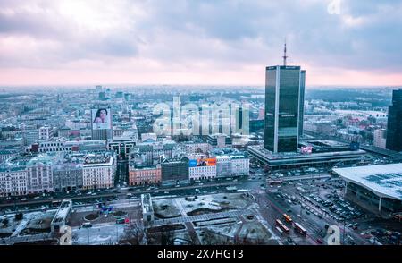 Vue panoramique des bâtiments modernes dans le centre de Varsovie, Pologne vu du Palais de la culture et de la Science Banque D'Images