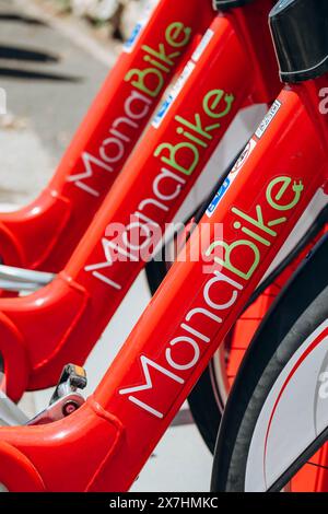 Monaco, Monaco - 25 juin 2023 : gros plan sur la location de vélos dans la Principauté de Monaco Banque D'Images