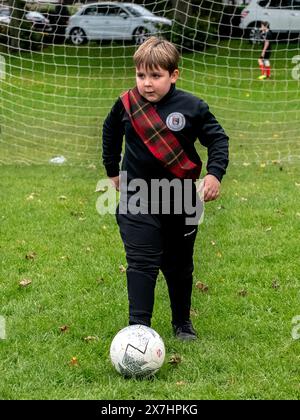 Bo'Ness, Écosse, Royaume-Uni. 7 septembre 2020 : jeunes footballeurs collectant des fonds pour la charité à Bo'Nness. Banque D'Images
