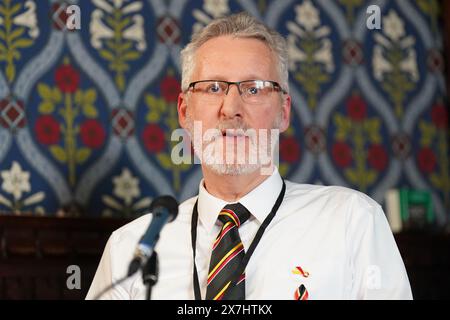 Glenn Wilkinson lors d'une conférence de presse du Sunday Times à Church House à Westminster, Londres, après la publication du rapport de l'enquête sur le sang infecté. Des dizaines de milliers de personnes au Royaume-Uni ont été infectées par des virus mortels après avoir reçu du sang contaminé et des produits sanguins entre les années 1970 et le début des années 1990 Il s'agit notamment des personnes qui ont eu besoin de transfusions sanguines en cas d'accident, en chirurgie ou pendant l'accouchement, et des patients atteints de certains troubles sanguins qui ont été traités avec des produits de plasma sanguin donnés ou des transfusions sanguines. Date de la photo : lundi 20 mai 2024. Banque D'Images