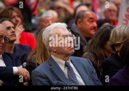 Pierre Joxe ancien ministre de la Défense puis de l'intérieur dans les années 1990 présent à la réunion du Parti communiste pour les élections européennes Banque D'Images